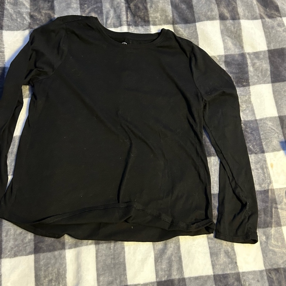 Black long sleeves shirt! Youth extra large! A12